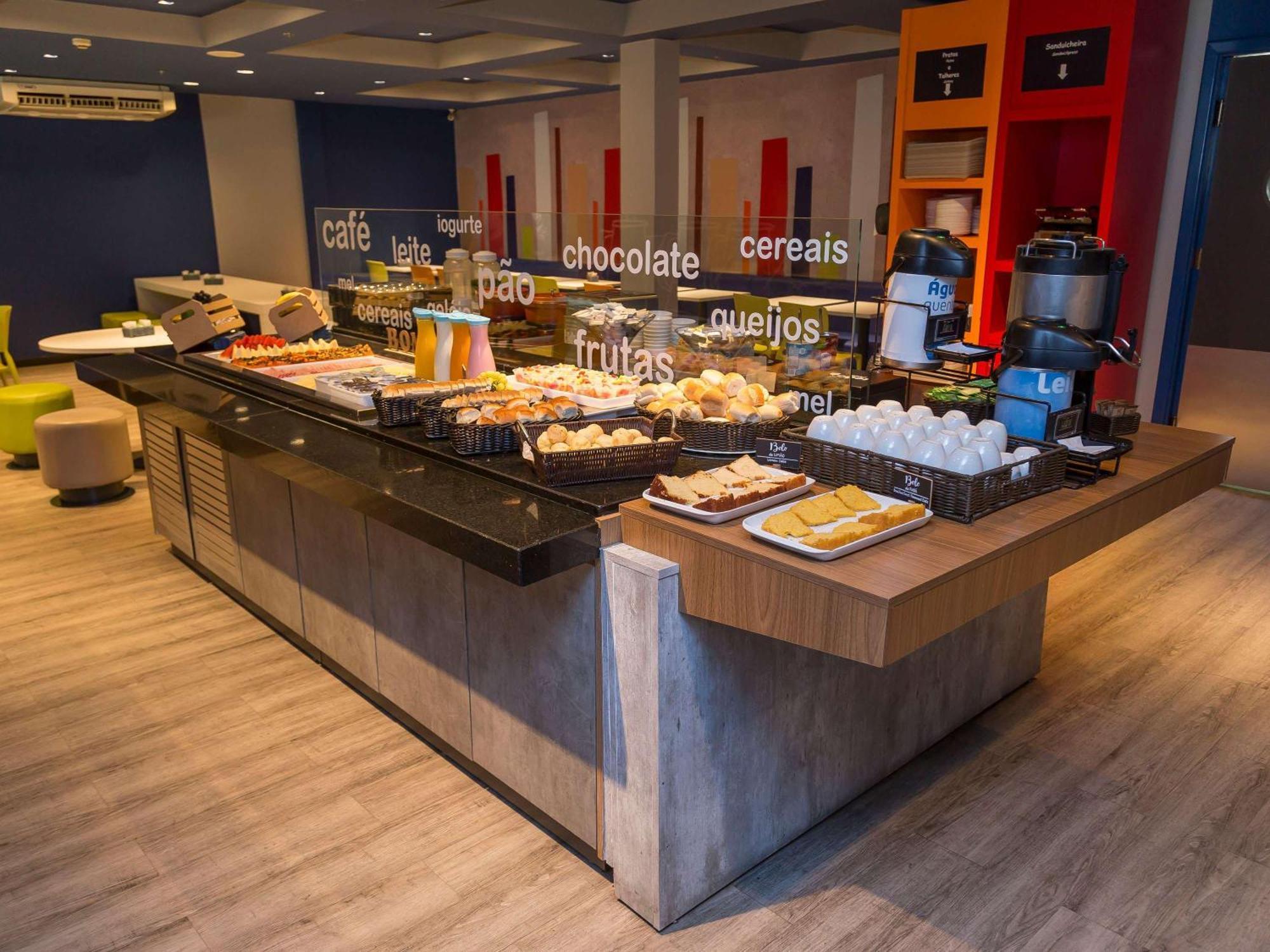 Ibis Budget Curitiba Centro Exterior photo