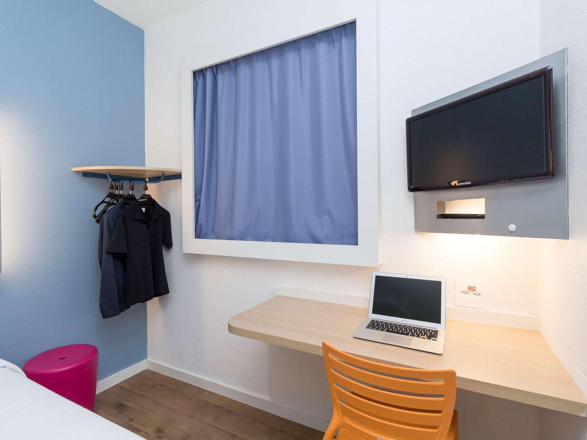 Ibis Budget Curitiba Centro Exterior photo