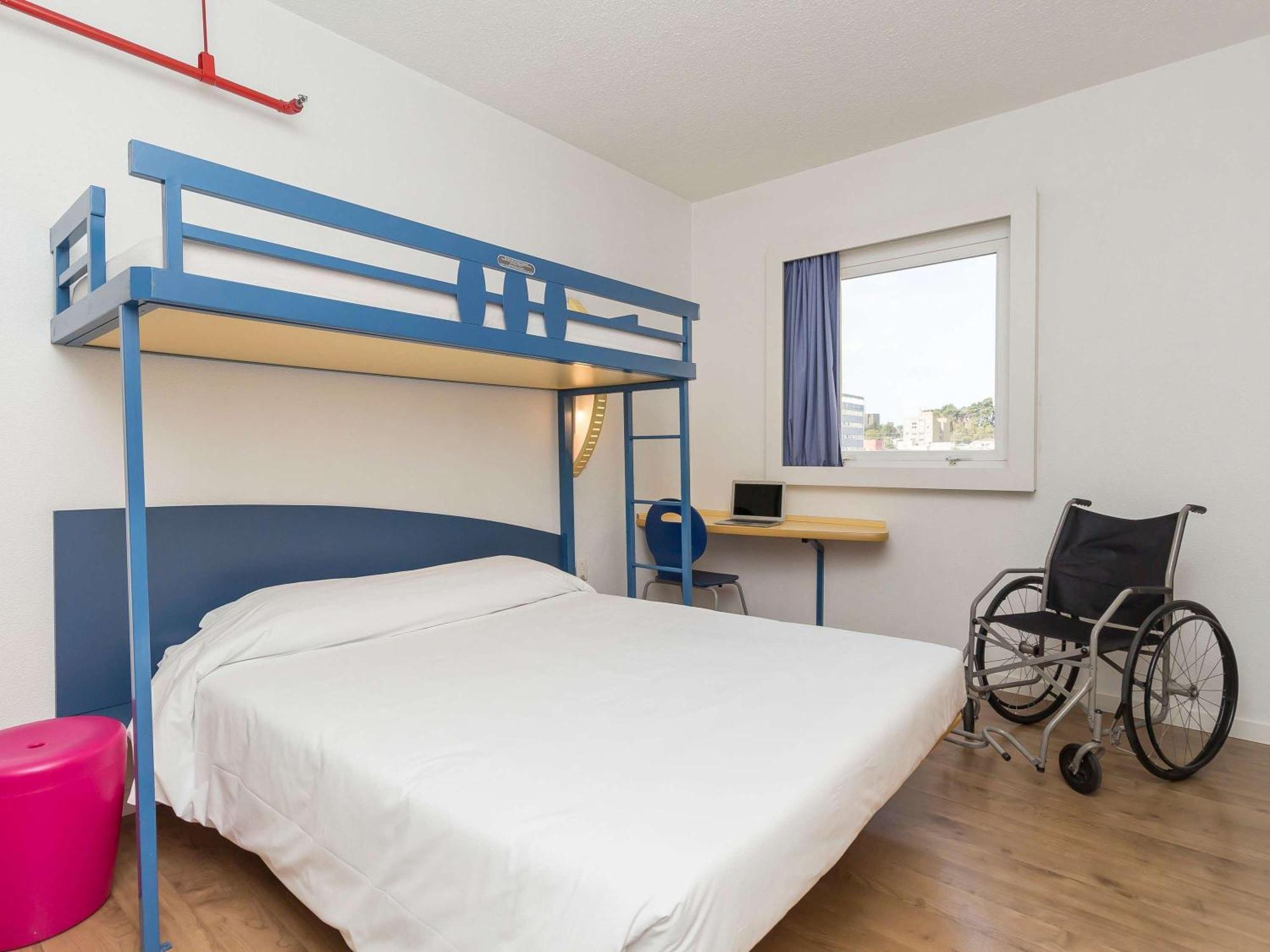 Ibis Budget Curitiba Centro Exterior photo