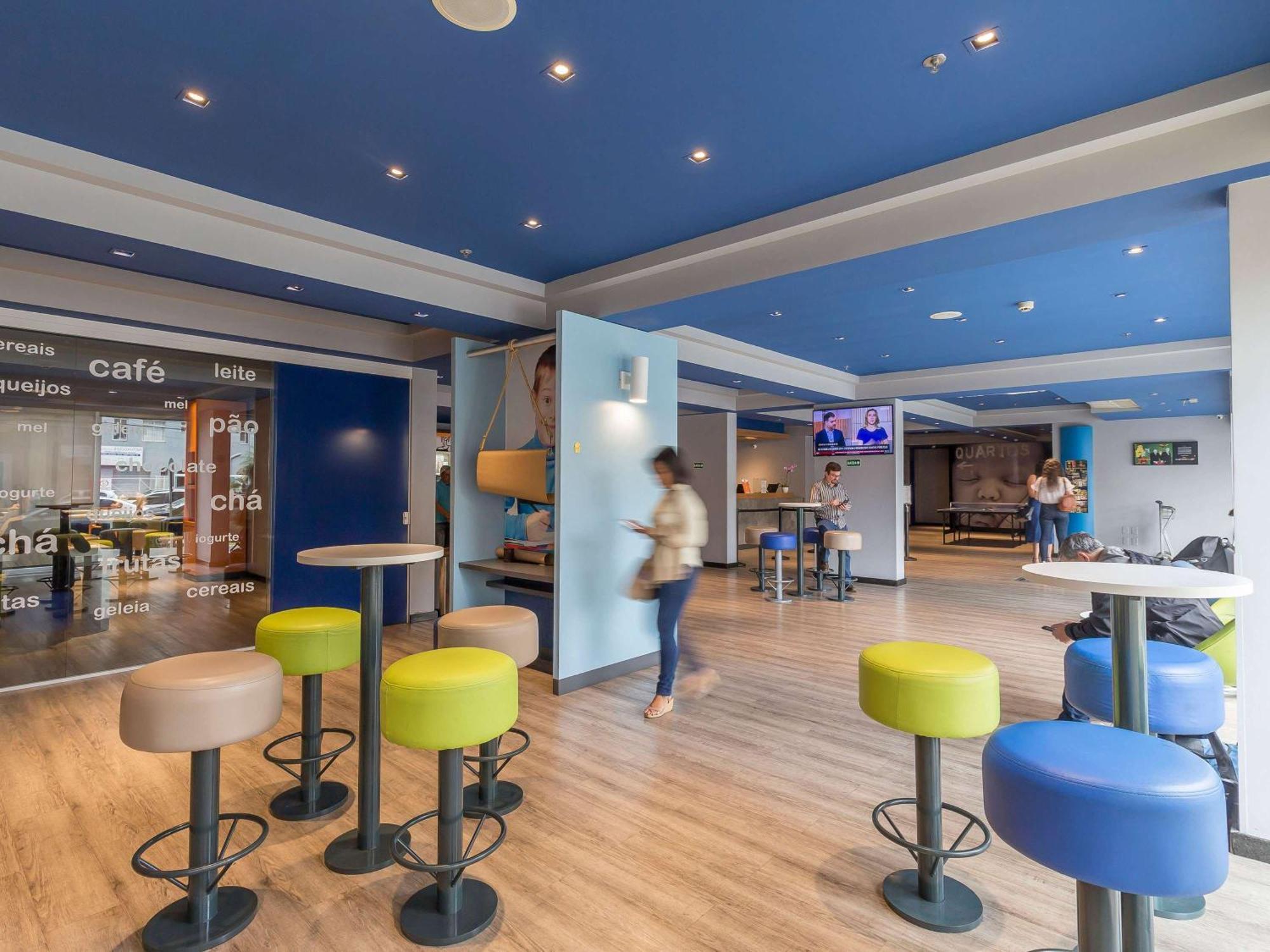 Ibis Budget Curitiba Centro Exterior photo